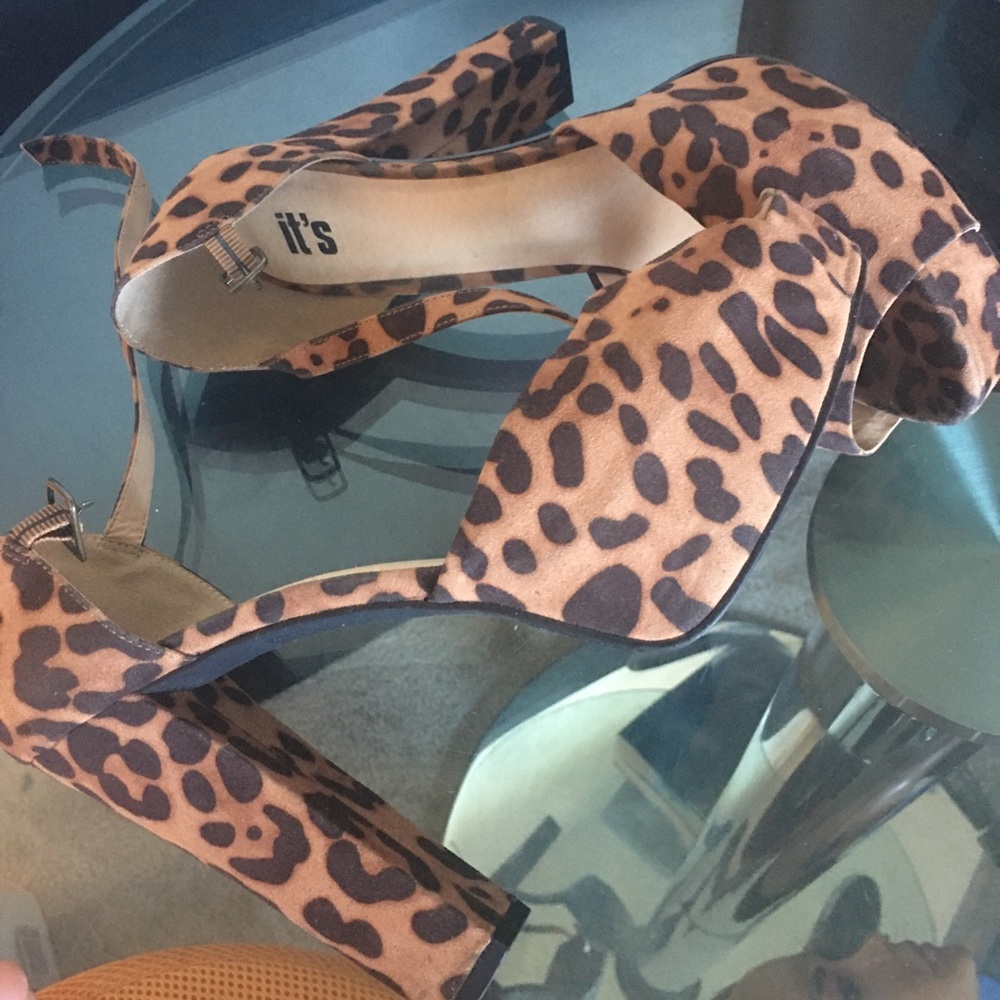 Peep toe leopard sandal